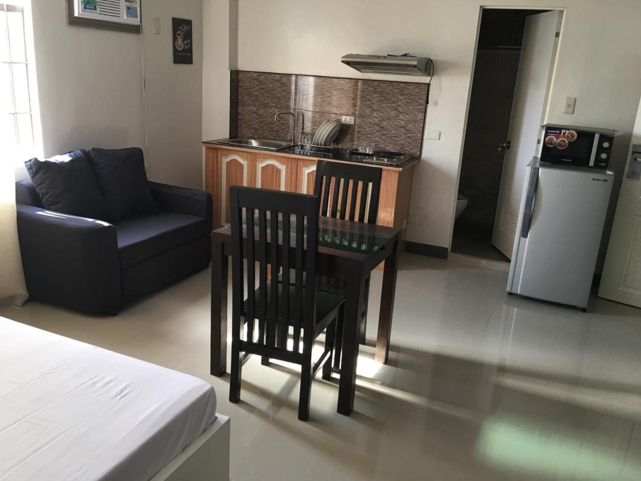 Candon Beinte Singko De Marso Apartments מראה חיצוני תמונה