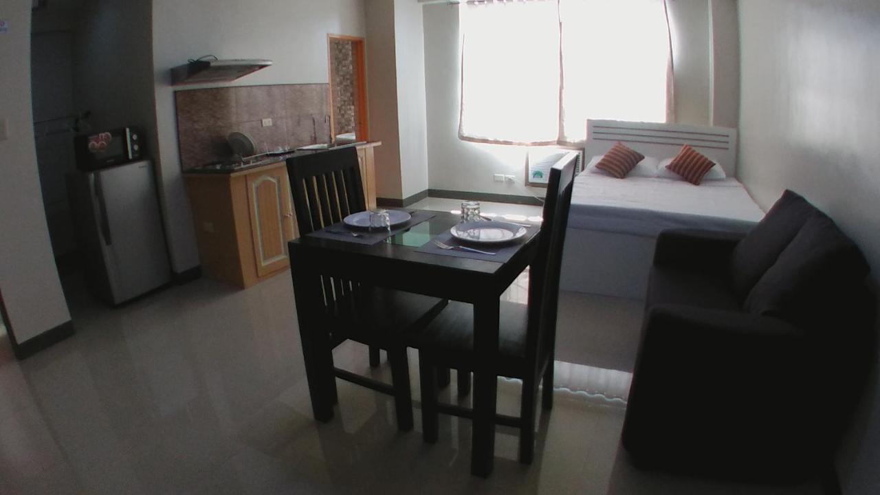 Candon Beinte Singko De Marso Apartments מראה חיצוני תמונה