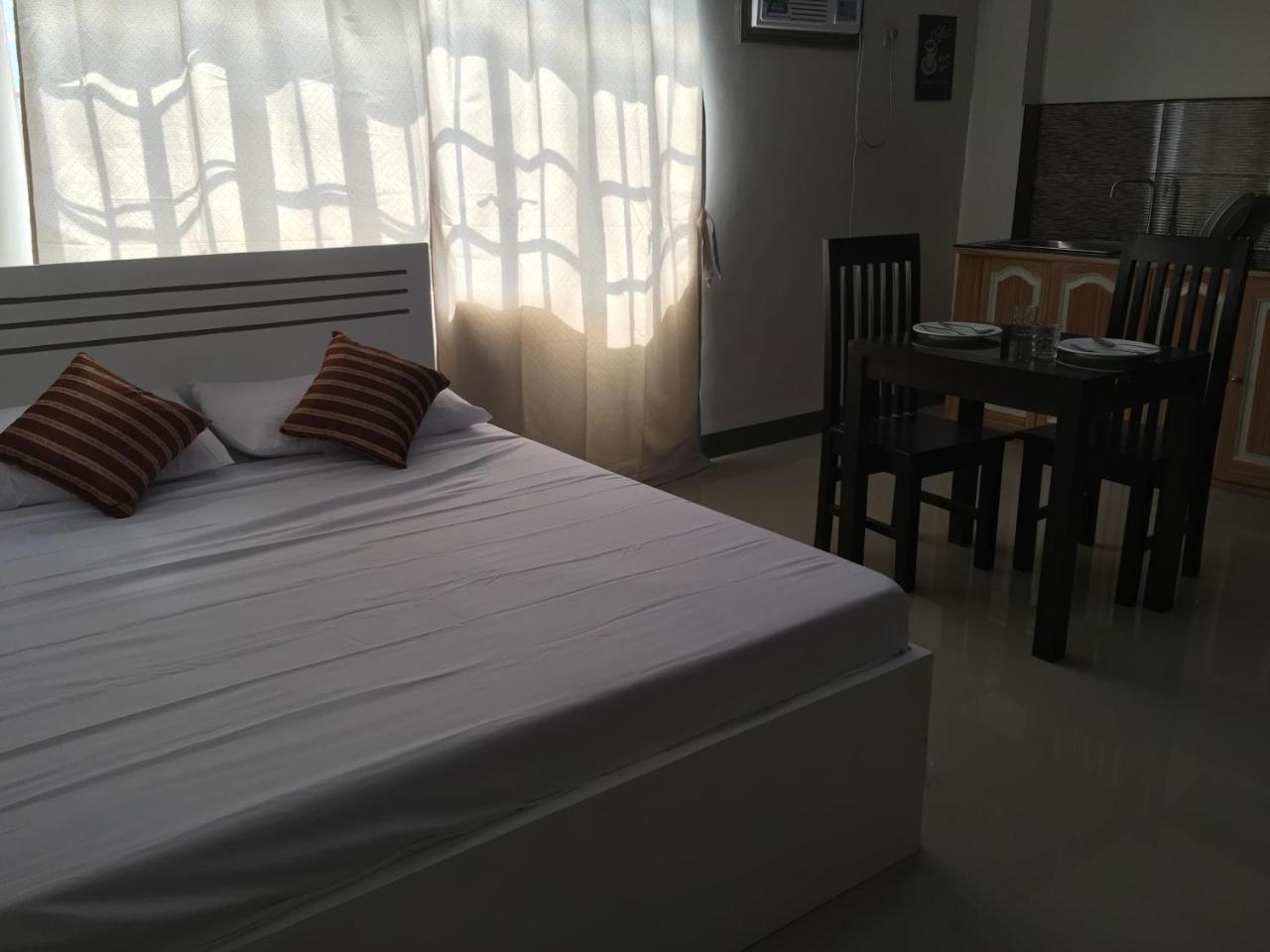 Candon Beinte Singko De Marso Apartments מראה חיצוני תמונה