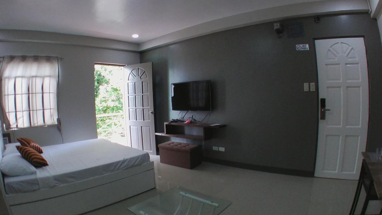 Candon Beinte Singko De Marso Apartments מראה חיצוני תמונה